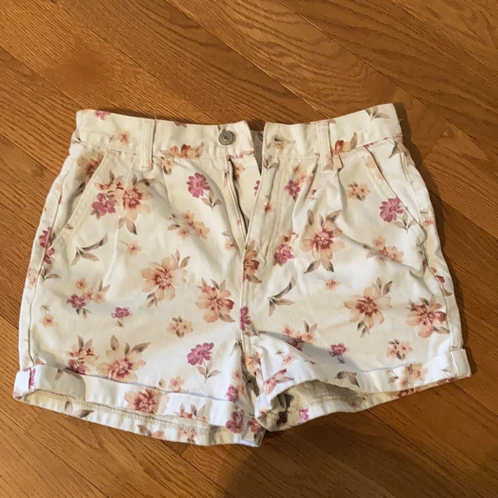 American Eagle flower-print shorts